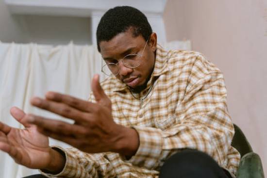 A man making on-the-go prayer during his health break.