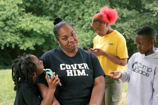 Je, Ninawezaje Kuwafanya Watoto Wangu Wanisikilize Bila Kupiga kelele?