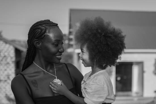 Ninawezaje Kuwafundisha Watoto Wangu Kuwa na Shukrani, Badala ya Kujiona Wanastahili Kila Kitu?